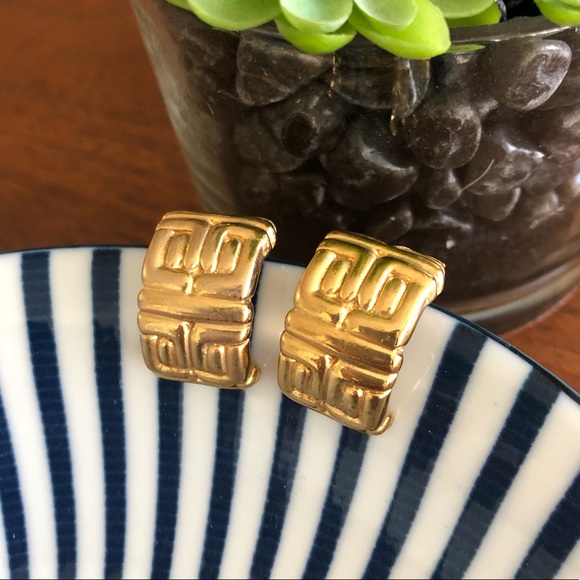 Vintage Jewelry - Vintage Gold-Tone Geometric Motif Clip On Earrings